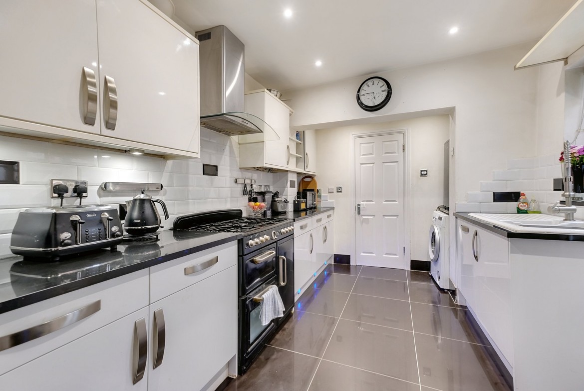 Images for Bishop Road, Chelmsford, Essex EAID:3363689002 BID:1388407