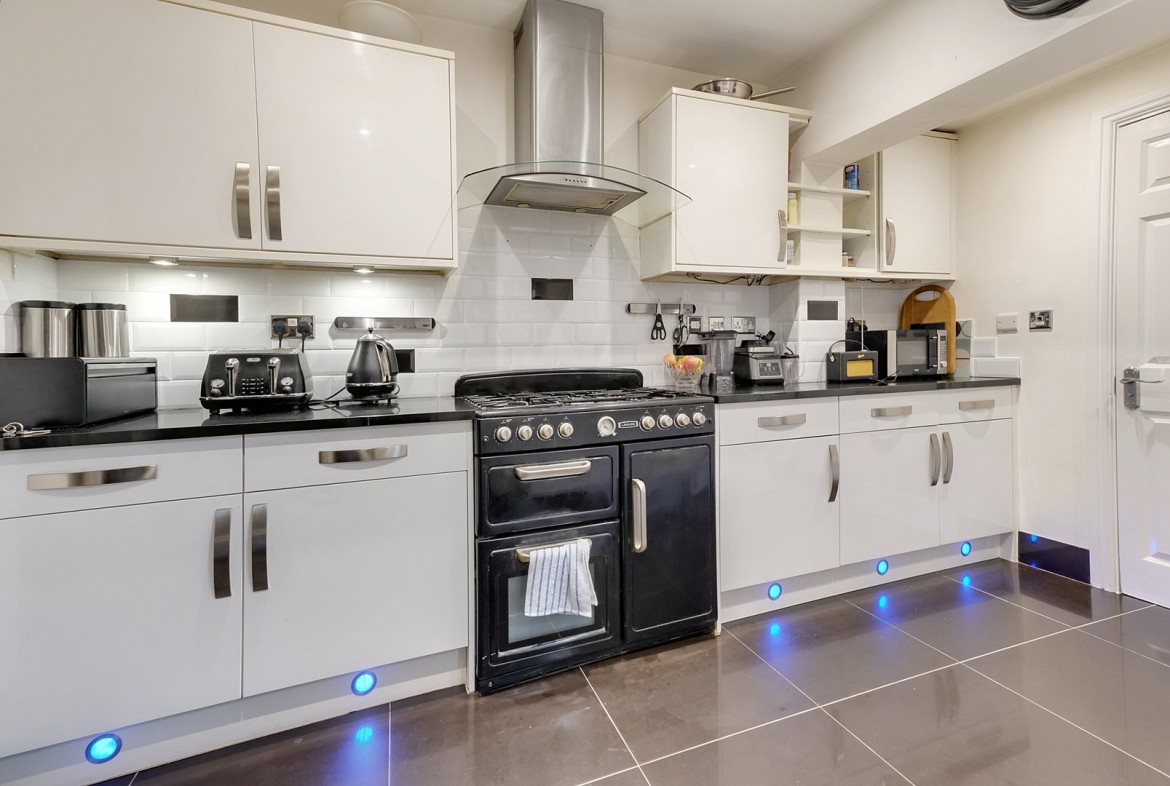 Images for Bishop Road, Chelmsford, Essex EAID:3363689002 BID:1388407