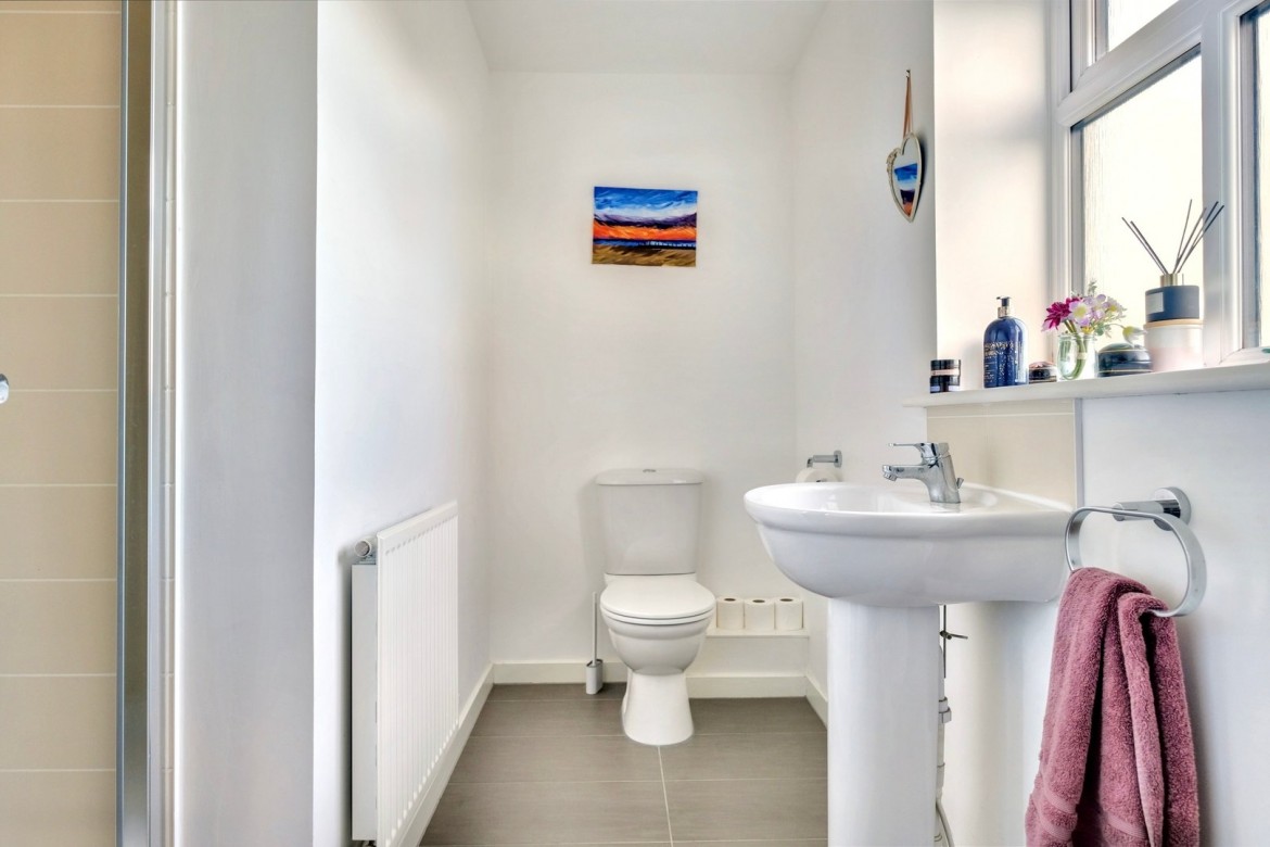 Images for Cowlin Mead, Chelmsford, Essex EAID:3363689002 BID:1388407