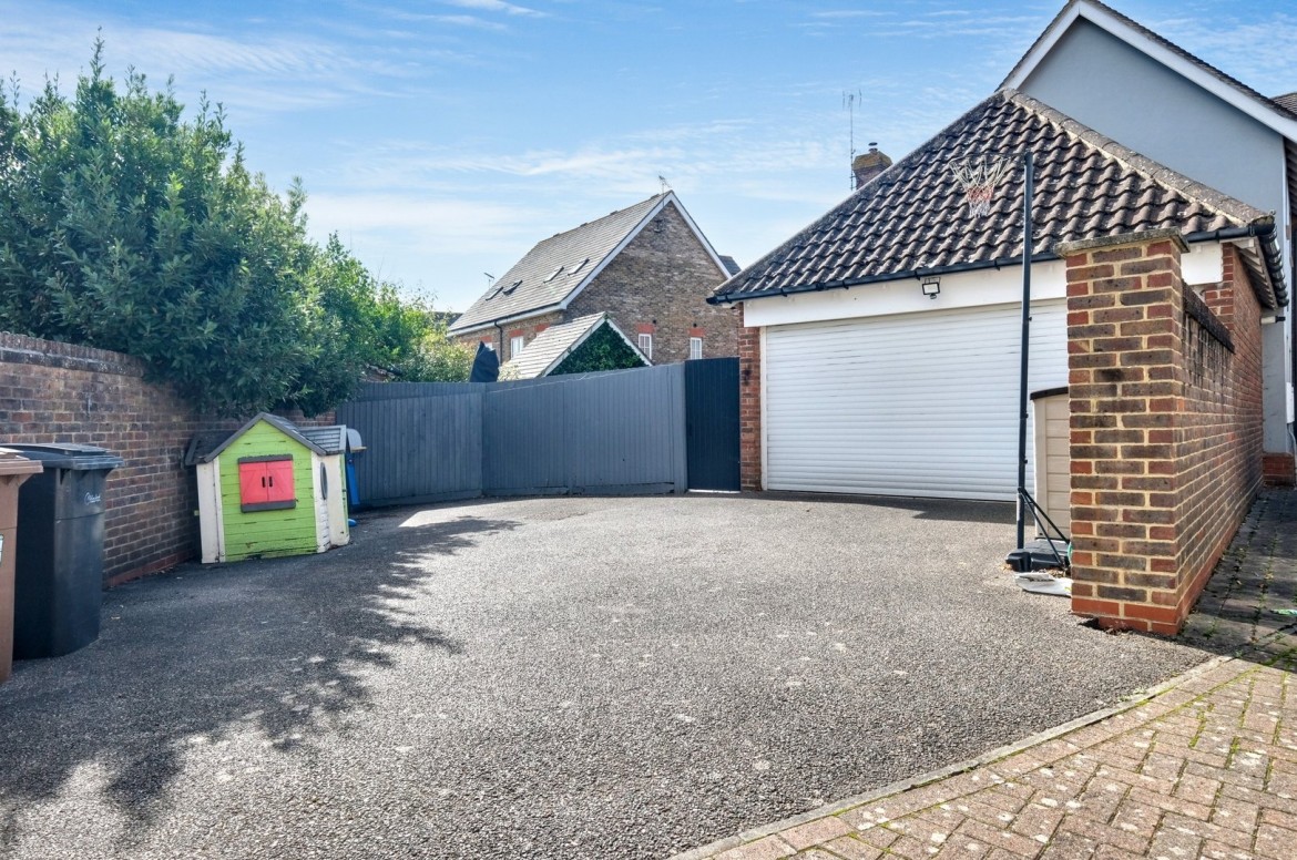 Images for Broomfield, Chelmsford, Essex EAID:3363689002 BID:1388407