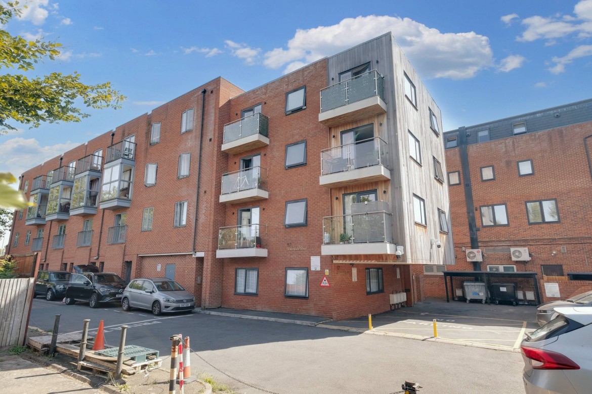 Images for Broomfield Road, Chelmsford, Essex EAID:3363689002 BID:1388407