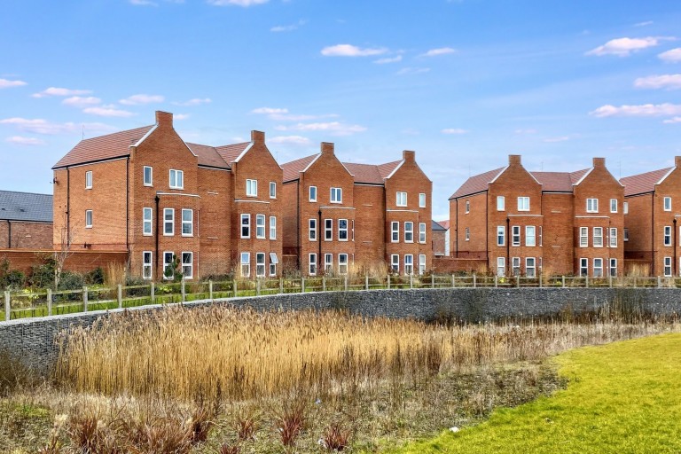 Beaulieu, Chelmsford, Essex - EAID:3363689002, BID:1388407
