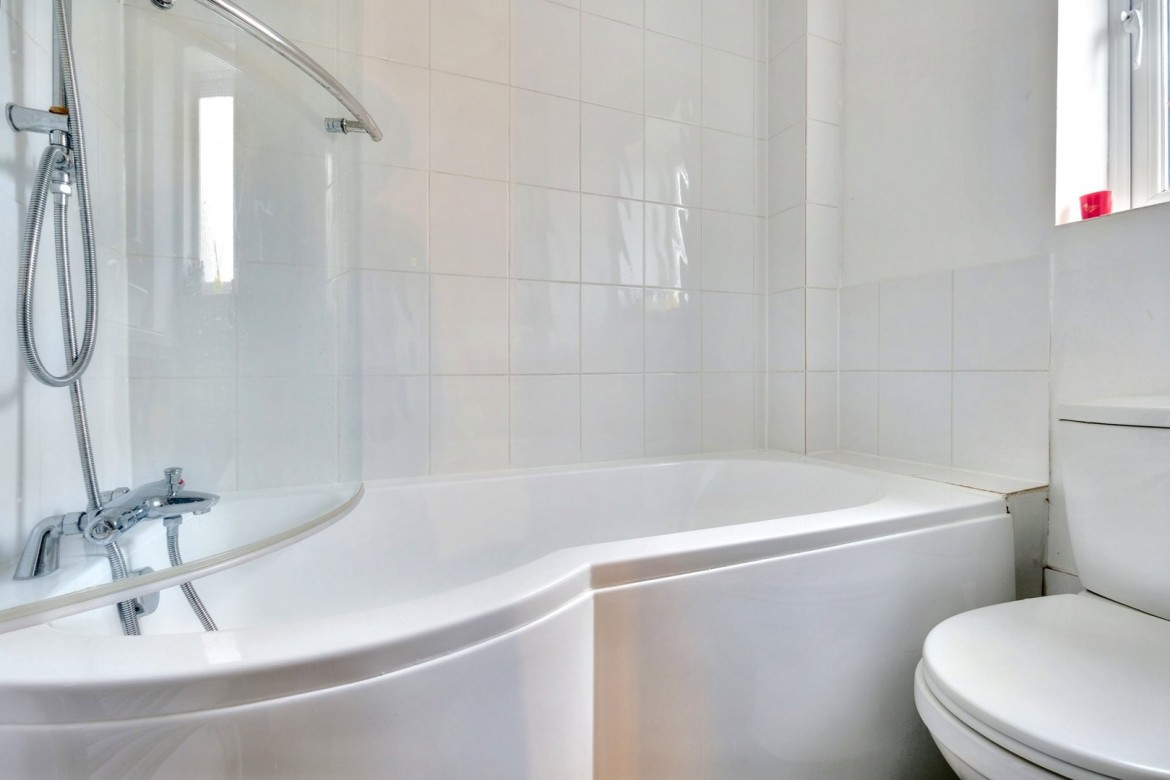 Images for Gloucester Crescent, Chelmsford, Essex EAID:3363689002 BID:1388407