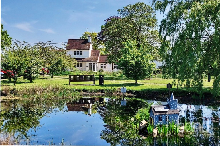 Eves Corner, Danbury, Essex - EAID:3363689002, BID:7608502