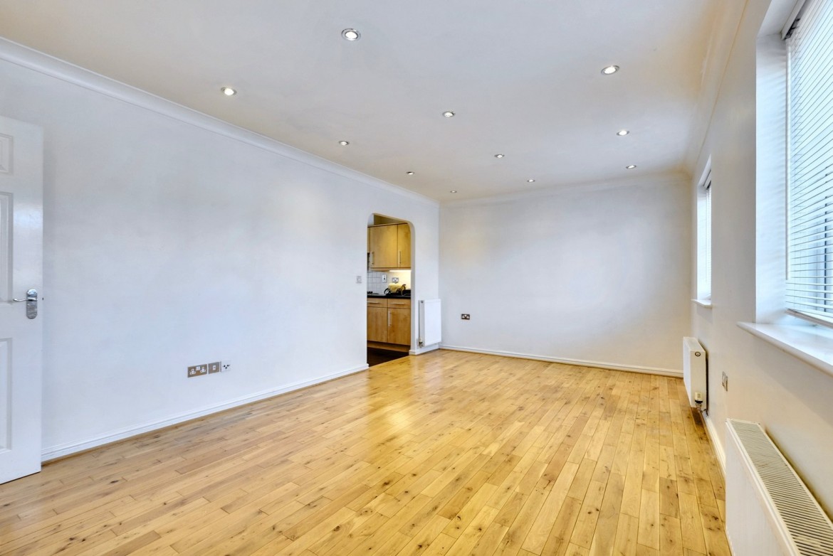 Images for Chelmer Road, Chelmsford, Essex EAID:3363689002 BID:1388407