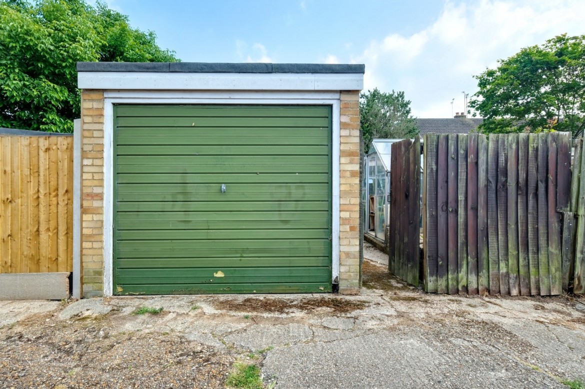 Images for Meadgate Avenue, Chelmsford, Essex EAID:3363689002 BID:1388407
