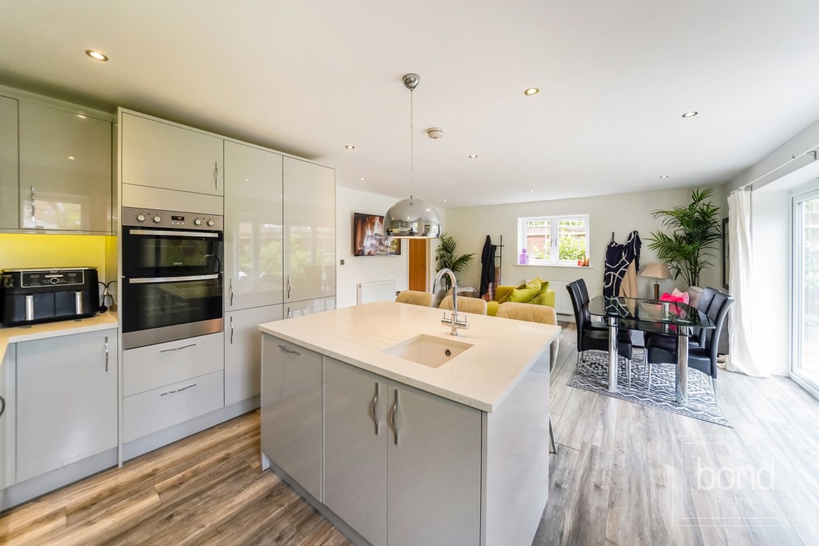 Images for Southend Road, Howe Green, Essex EAID:3363689002 BID:7608502