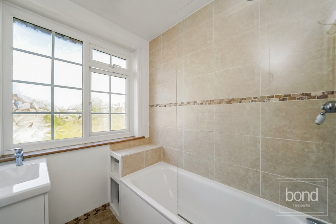 Images for Cedar Avenue, Chelmsford, Essex EAID:3363689002 BID:1388407