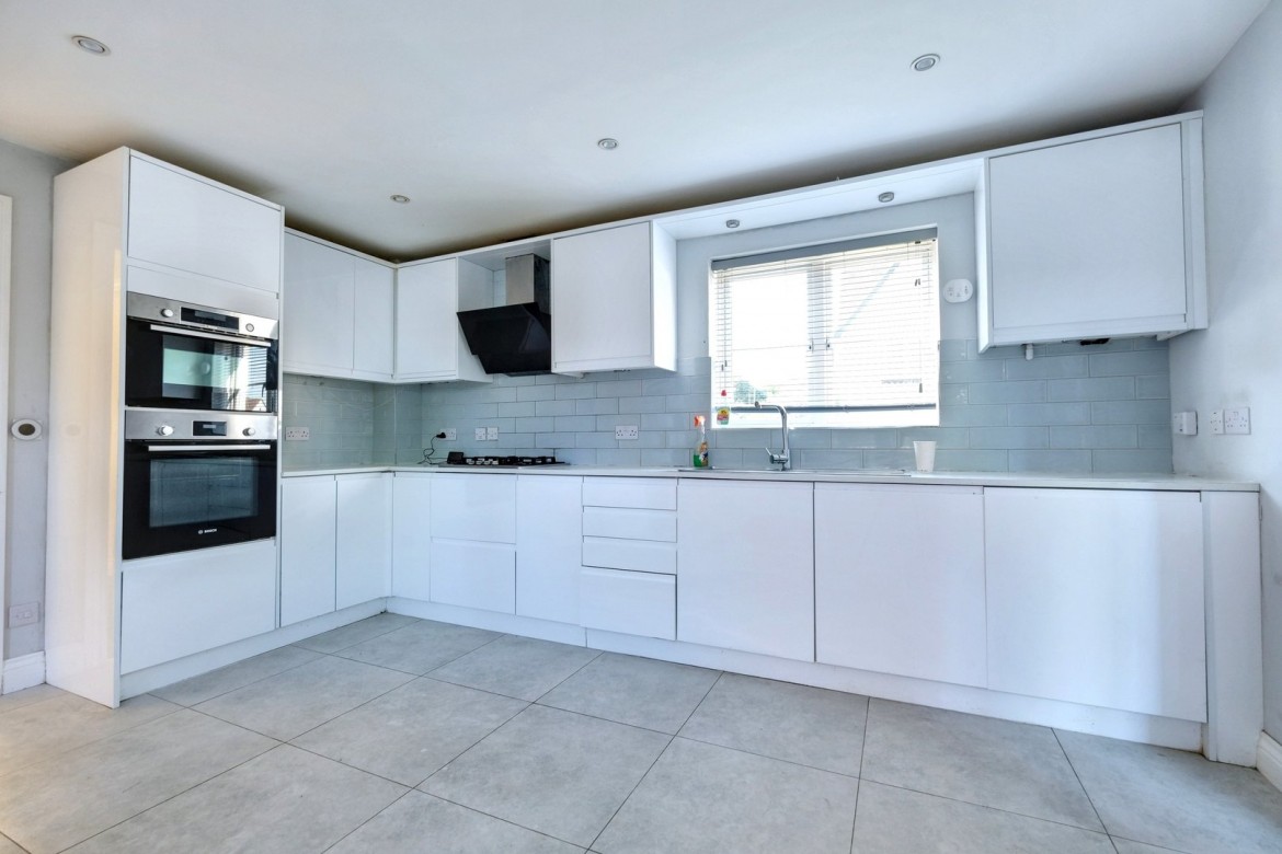 Images for Chancellor Park, Chelmsford, Essex EAID:3363689002 BID:1388407