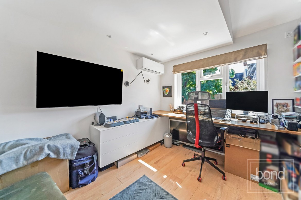 Images for Chancellor Park, Chelmsford, Essex EAID:3363689002 BID:1388407