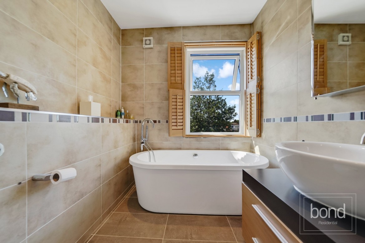 Images for South Primrose Hill, Chelmsford, Essex EAID:3363689002 BID:1388407