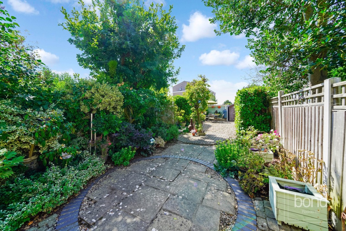 Images for South Primrose Hill, Chelmsford, Essex EAID:3363689002 BID:1388407