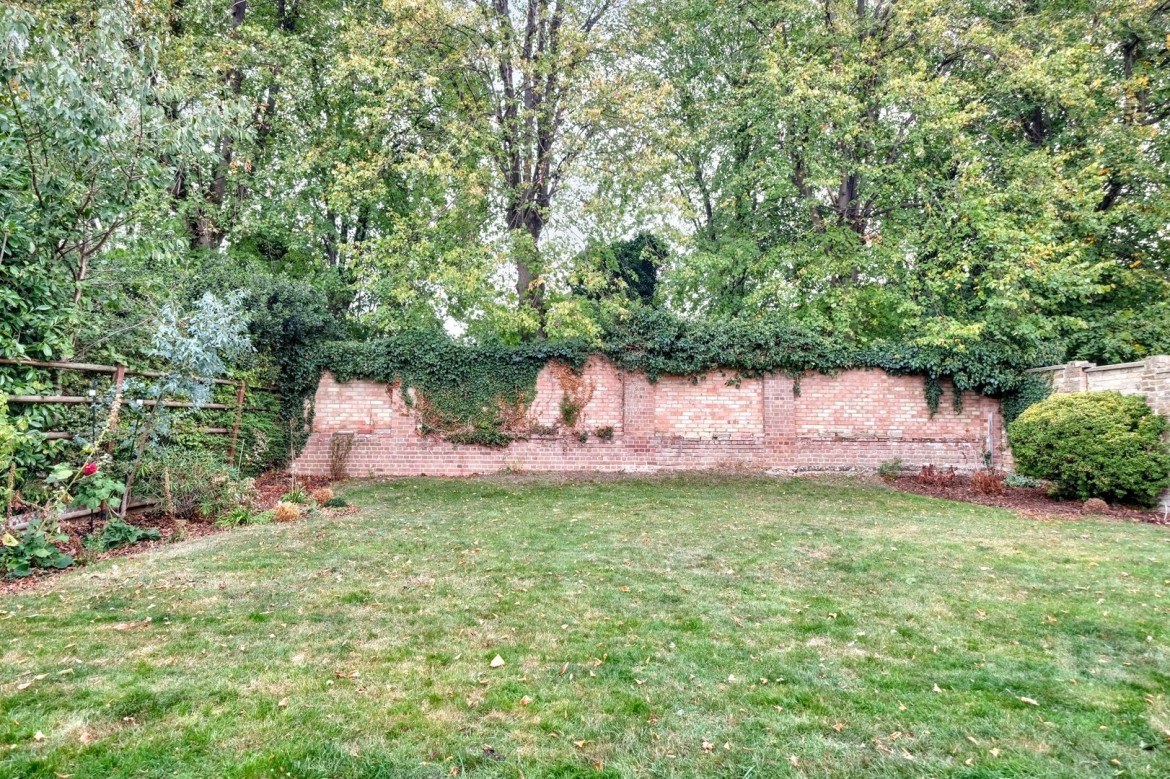 Images for Turkey Oaks, Chelmsford, Essex EAID:3363689002 BID:1388407