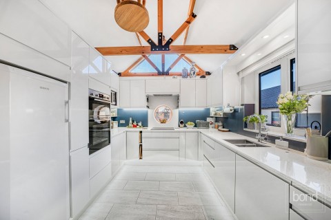 Roxwell Avenue, Chelmsford, Essex - EAID:3363689002, BID:1388407