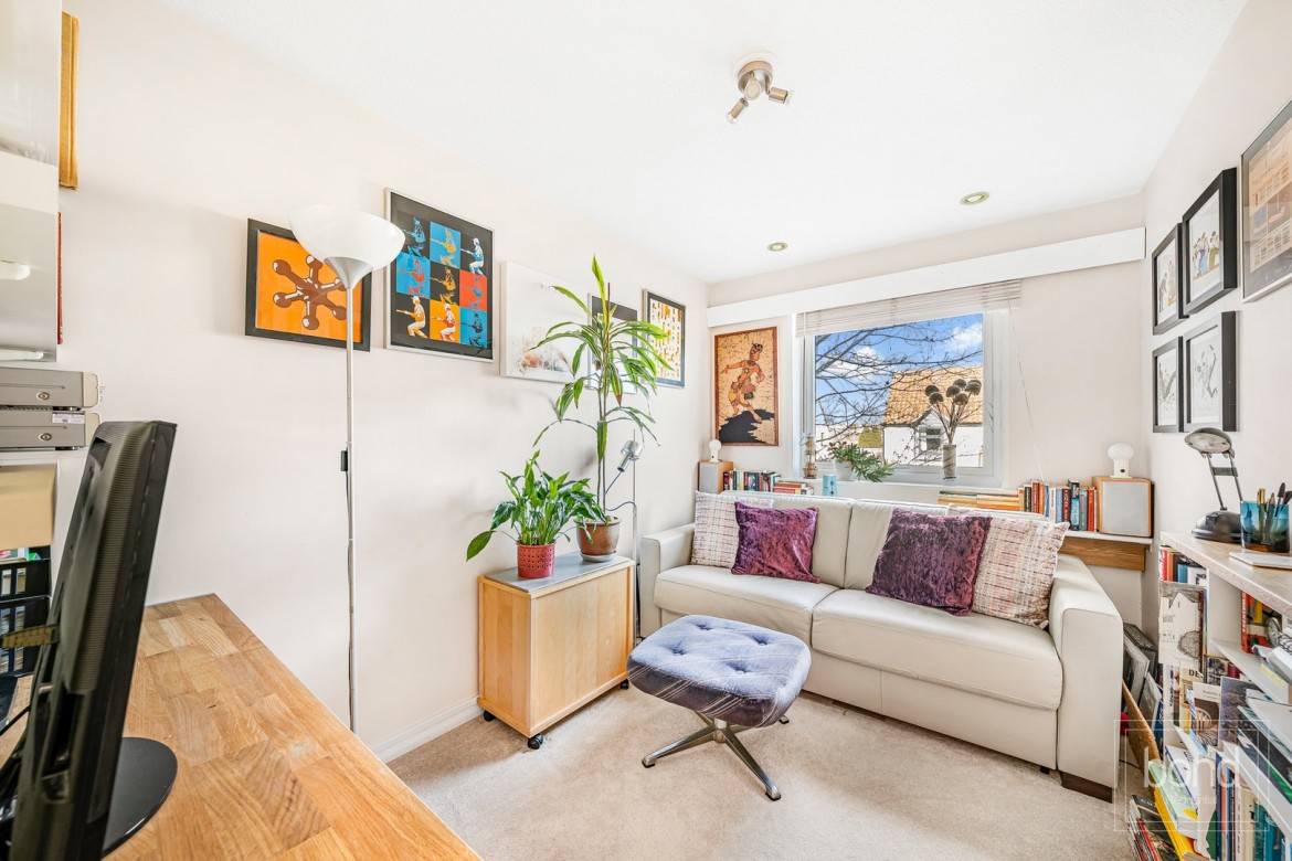 Images for Roxwell Avenue, Chelmsford, Essex EAID:3363689002 BID:1388407