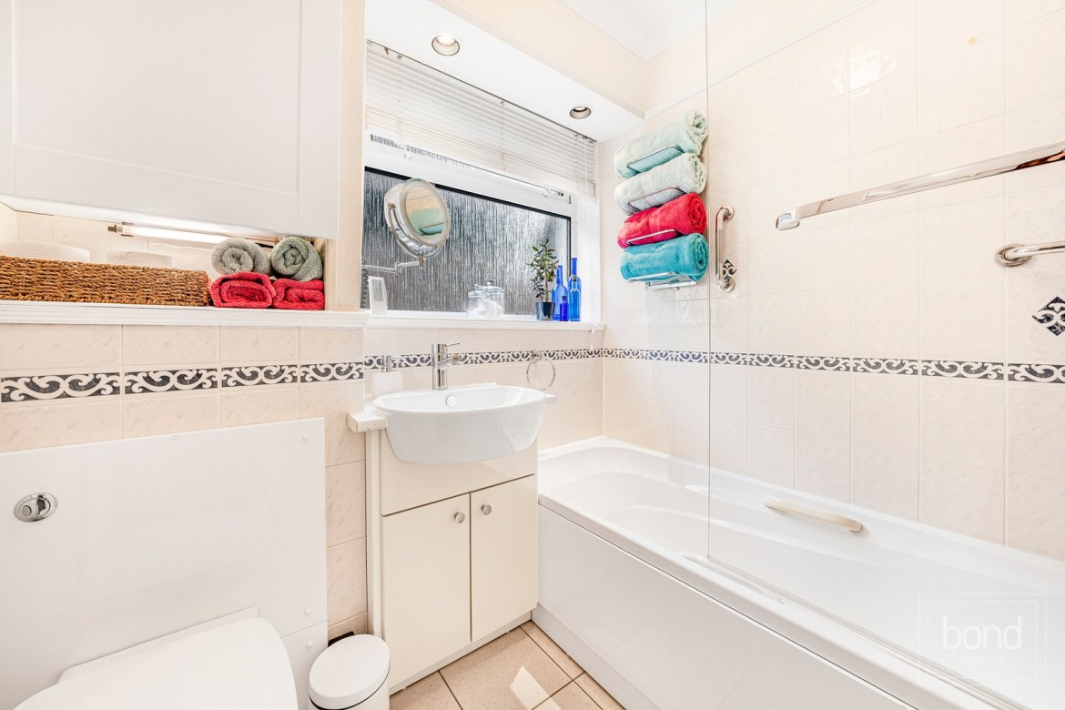 Images for Roxwell Avenue, Chelmsford, Essex EAID:3363689002 BID:1388407