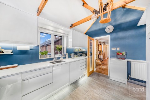 Roxwell Avenue, Chelmsford, Essex - EAID:3363689002, BID:1388407