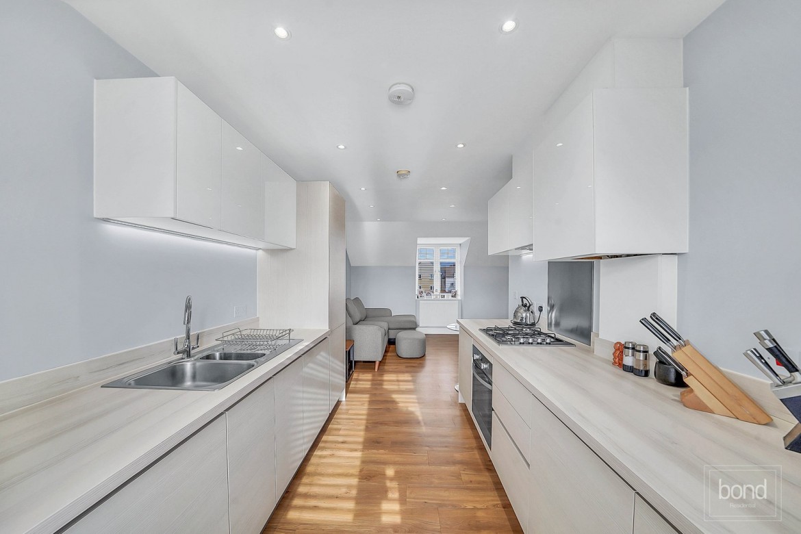 Images for School View Road, Chelmsford, Essex EAID:3363689002 BID:1388407