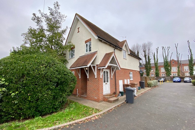 Cedar Avenue West, Chelmsford, Essex - EAID:3363689002, BID:1388407