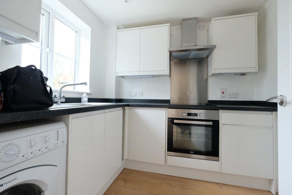 Images for Cedar Avenue West, Chelmsford, Essex EAID:3363689002 BID:1388407