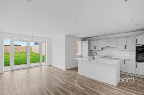 Hanningfield Park, Rettendon Common, Essex - EAID:3363689002, BID:7608502