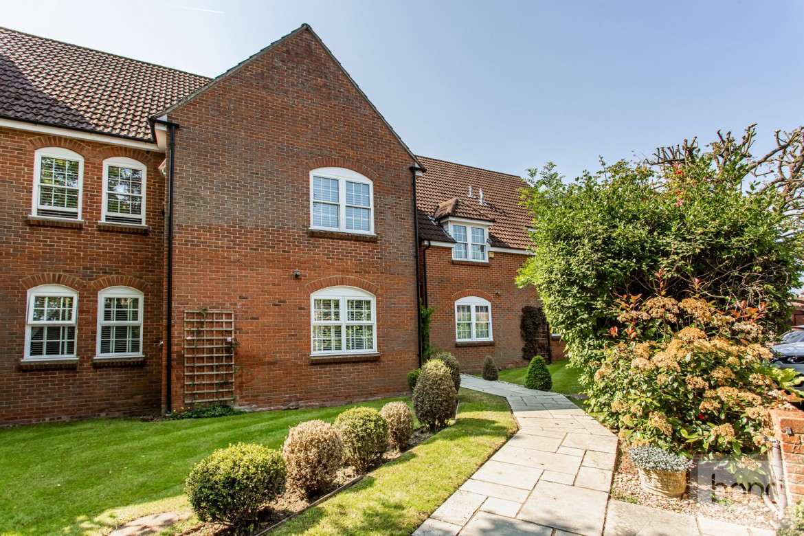 Images for Abbey Fields, East Hanningfield, Essex EAID:3363689002 BID:7608502