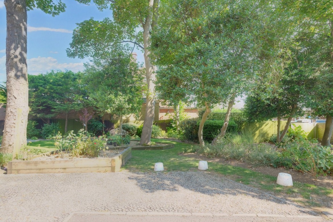 Images for Broomfield Road, Chelmsford, Essex EAID:3363689002 BID:1388407