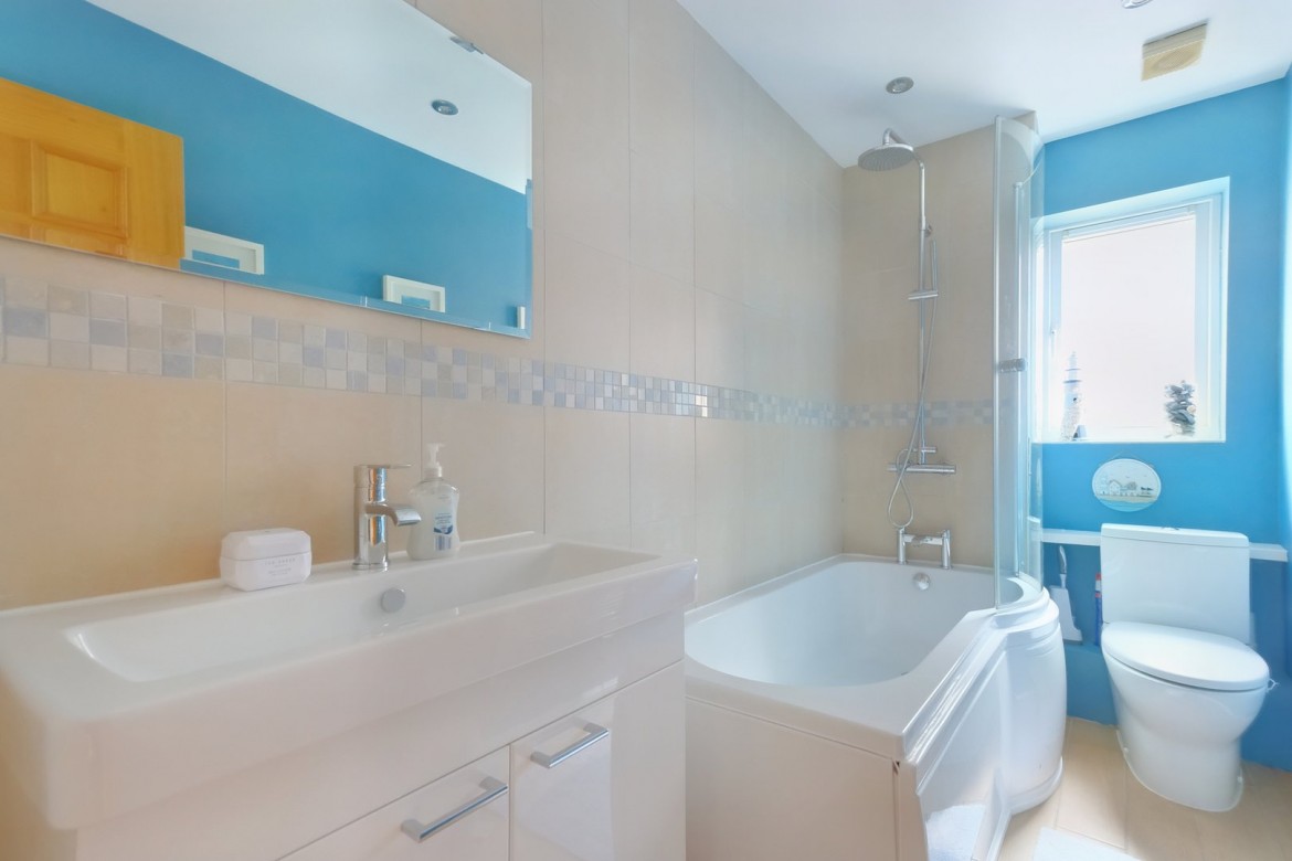 Images for Chancellor Park, Chelmsford, Essex EAID:3363689002 BID:1388407